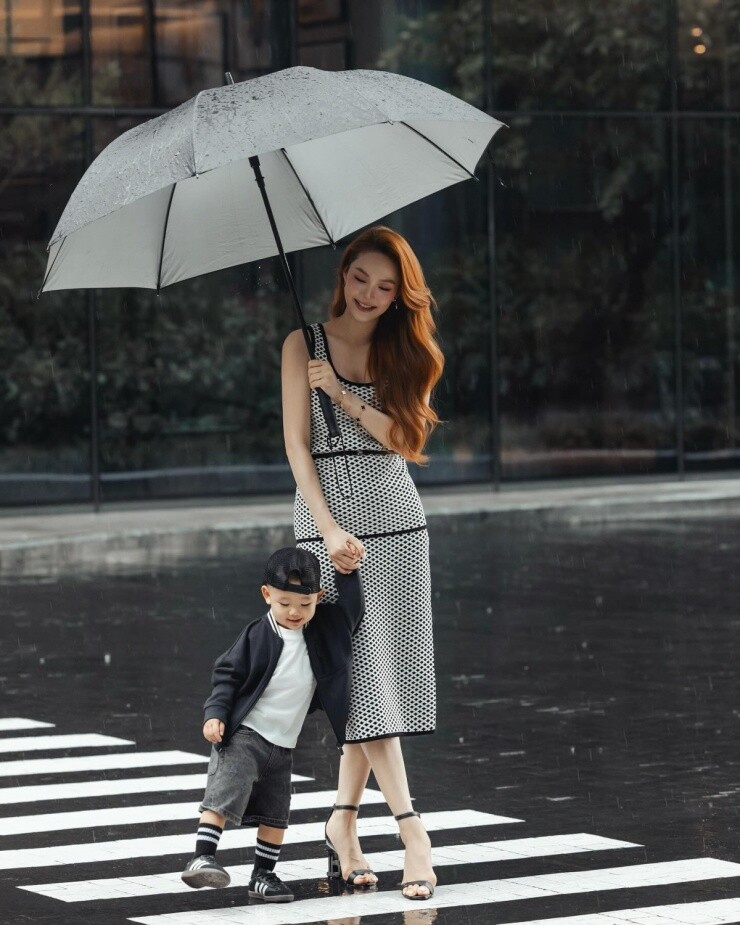 Bé Mỡ gần 2 tuổi nhưng thường được mẹ lên đồ như hot boy.