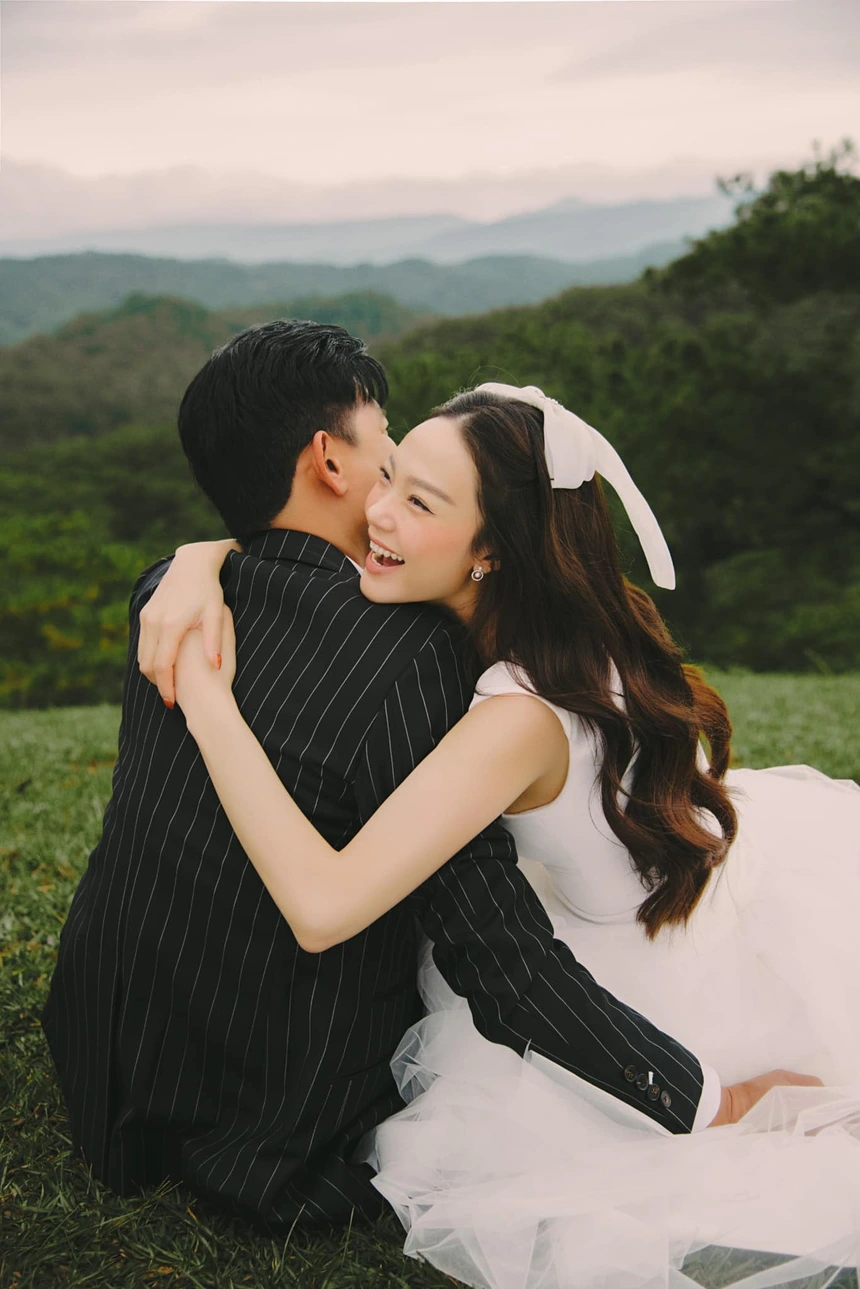 Minh Hằng kết hôn với ông xã doanh nhân hơn 10 tuổi.