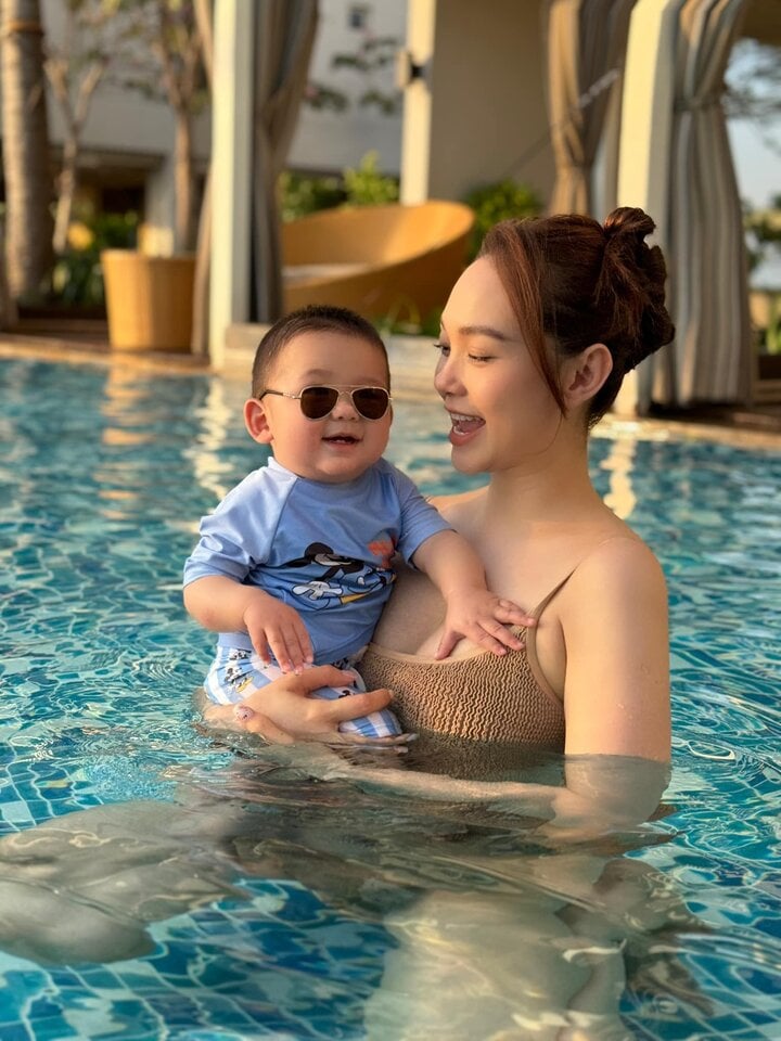 Minh Hằng dành nhiều thời gian để chăm sóc quý tử.