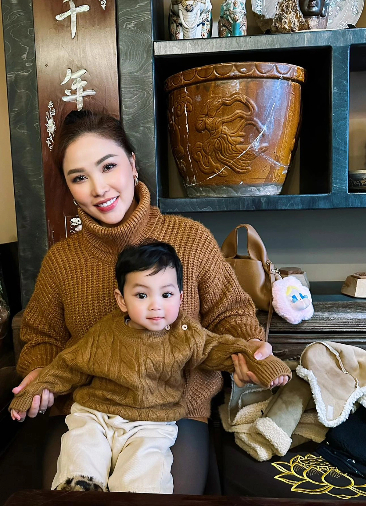 Quỳnh Thư thường xuyên đưa quý tử đi chơi, ngắm cảnh đẹp tại Đức.