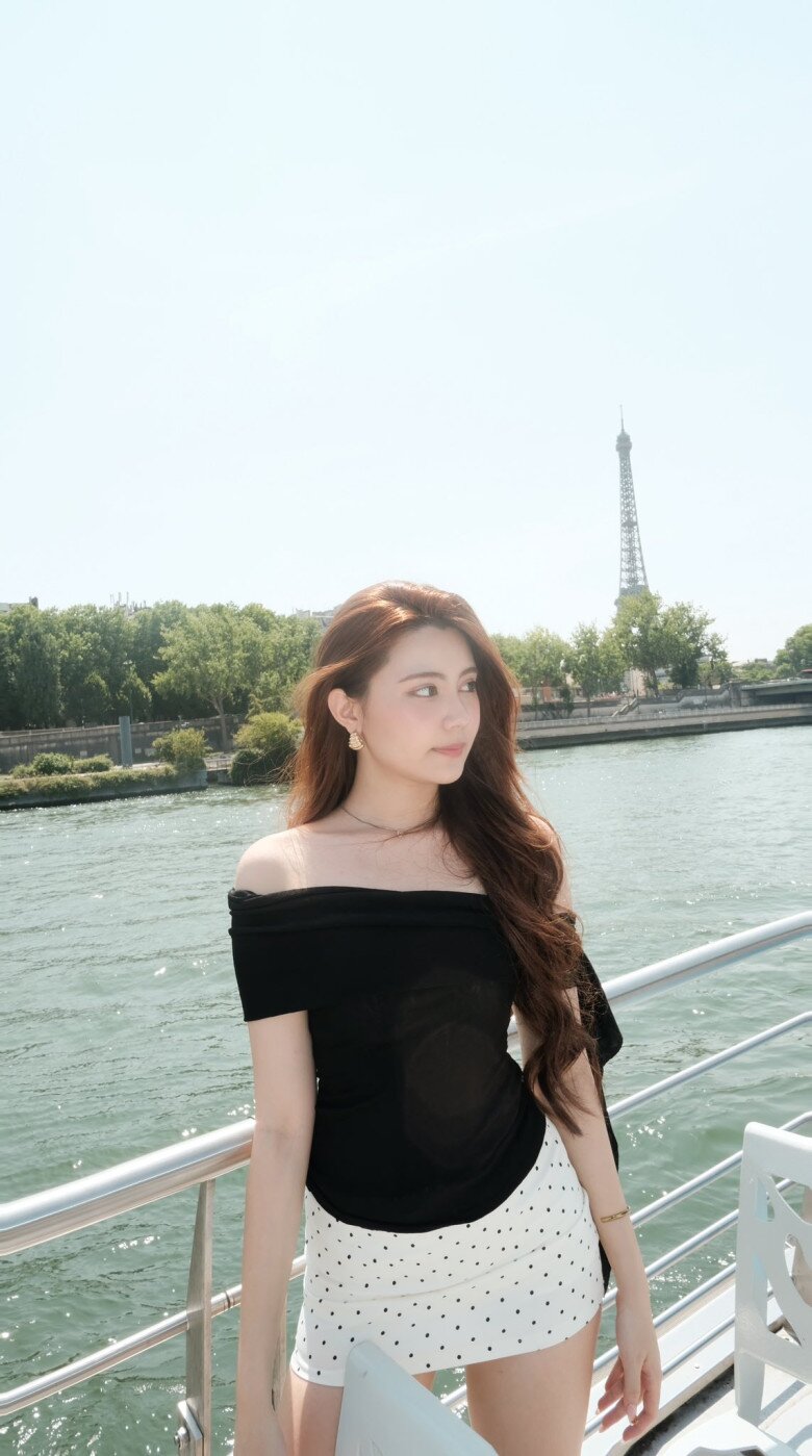 Hạt Dẻ sở hữu khí chất cá tính và chuộng kiểu trang điểm sắc sảo.