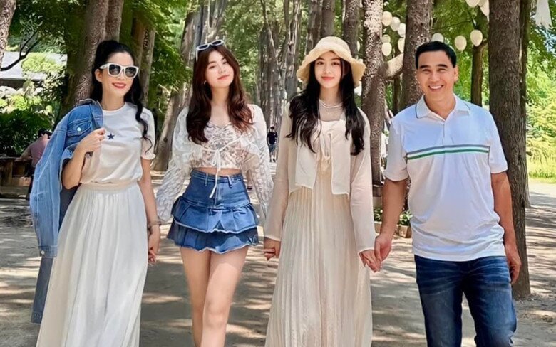 Gia đình Quyền Linh - Dạ Thảo hạnh phúc khi có 2 con gái xinh đẹp.