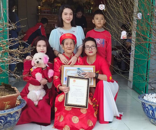 Cô đau lòng chia sẻ cảm xúc mất mát khi bà ngoại qua đời