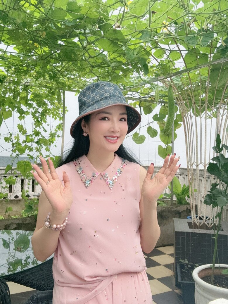 Sao Việt 24h: Bố chồng quyền lực của Khánh Thi hiếm hoi lộ diện, khoe cảnh đãi tiệc gần 20 bàn trong biệt thự của Phan Hiển - 9