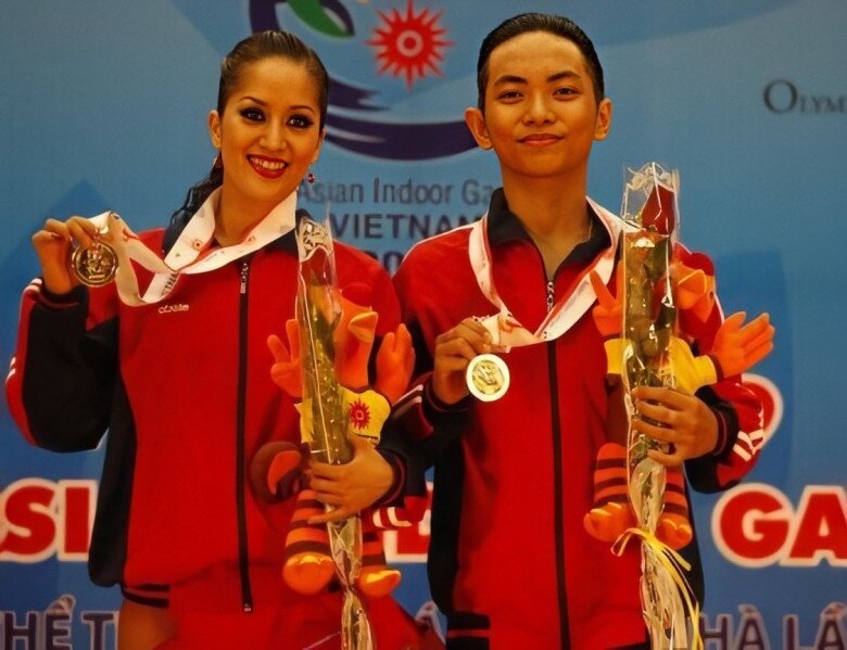 Khánh Thi khoe ảnh thời còn thi đấu dancesport với ông xã Phan Hiển.