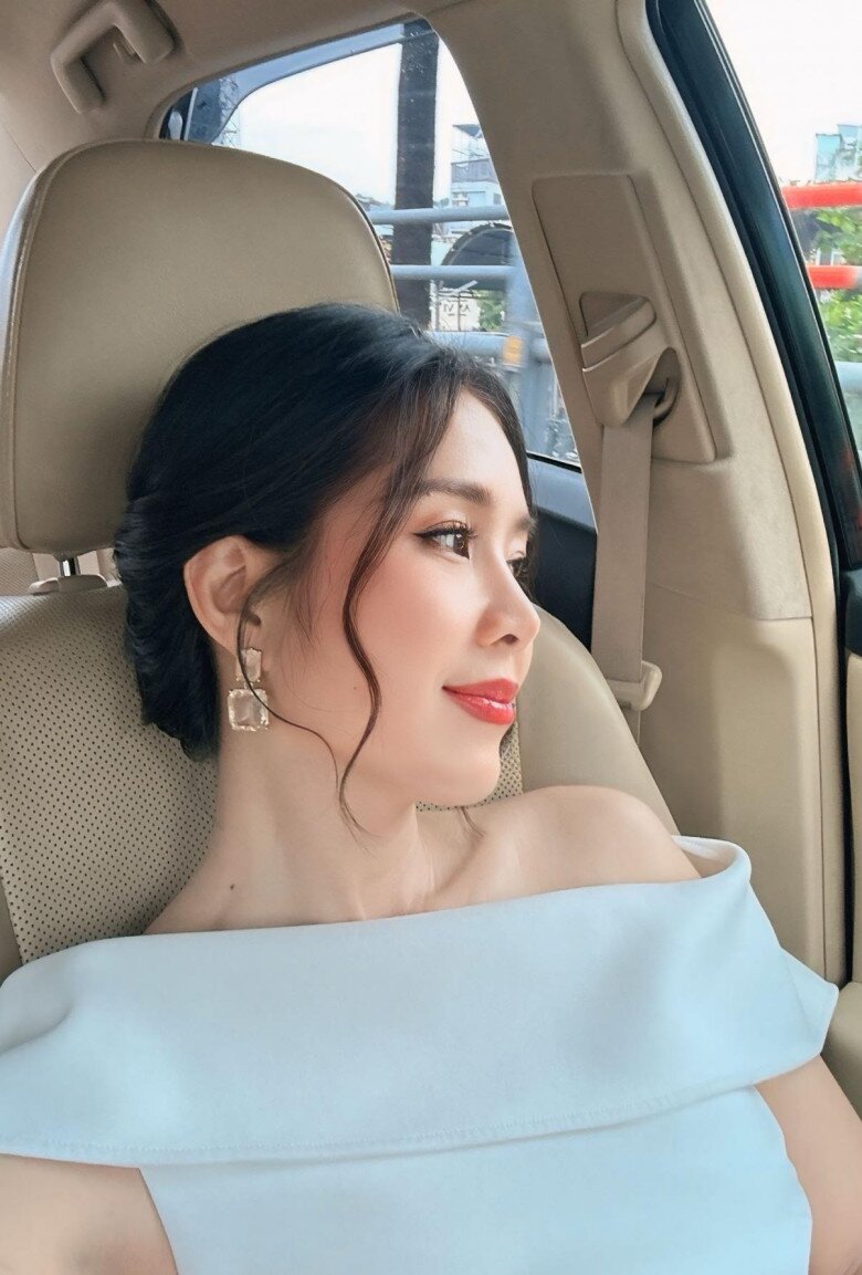 Sao Việt 24h: Ông Cao Thắng khoe dáng ngồi amp;#34;bá đạoamp;#34; của 2 ái nữ, chị em giống hệt nhau từ nét mặt tới nết ăn - 7
