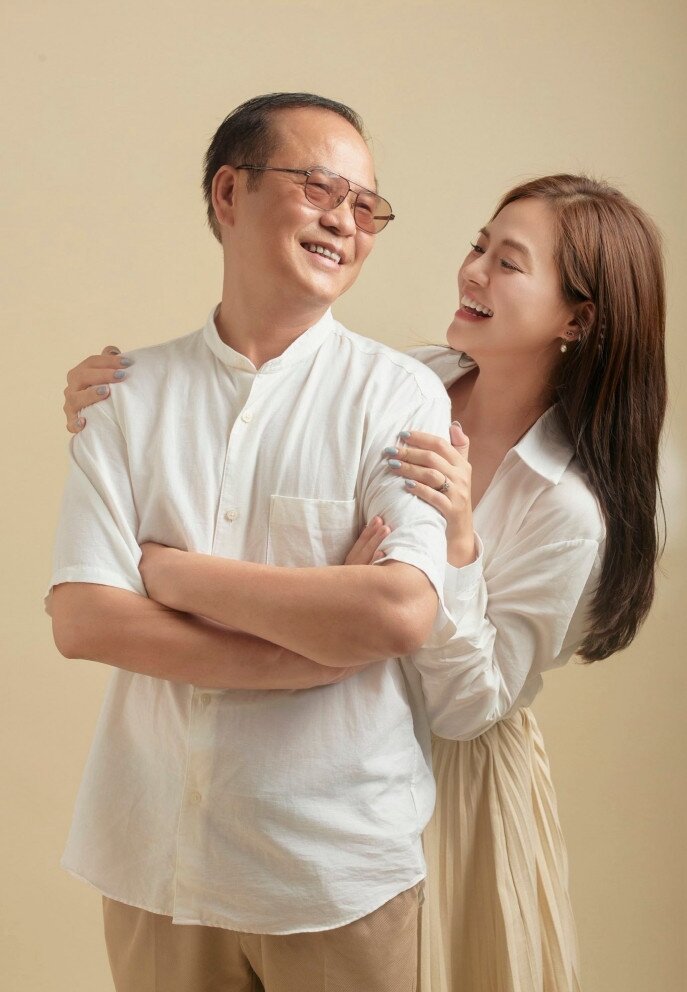 Sao Việt 24h: Con gái lai Hàn Quốc của Sam amp;#34;lạ hoắcamp;#34; với mái tóc dài trắng xóa, xưa giống con trai giờ nhìn chuẩn công chúa - 10
