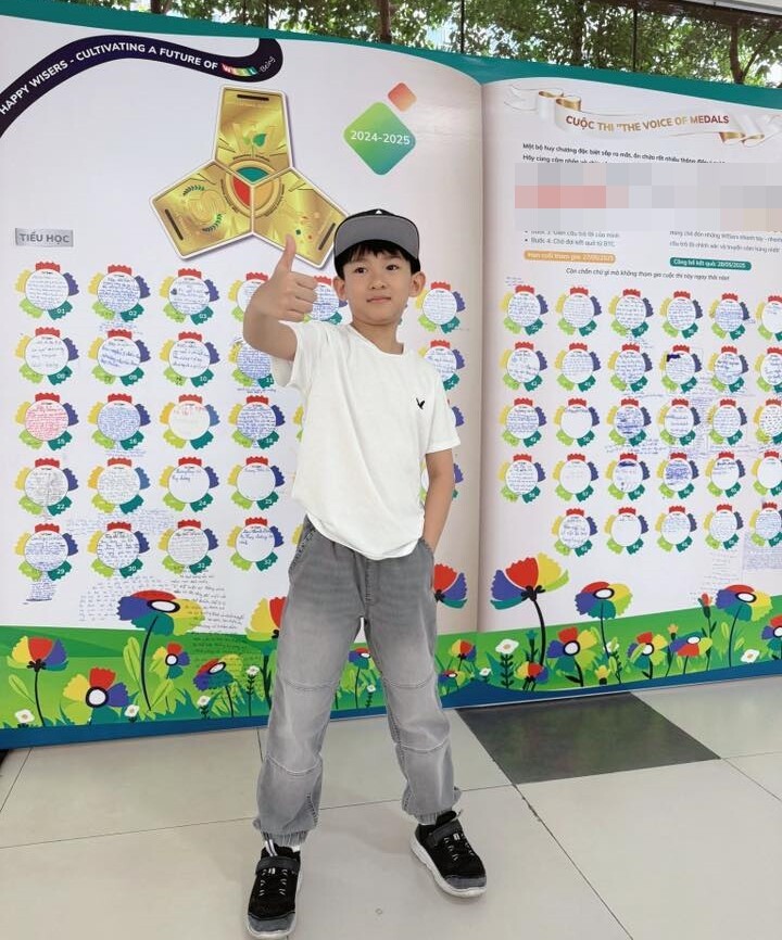 Bé Bảo Bảo có ngoại hình điển trai giống bố.