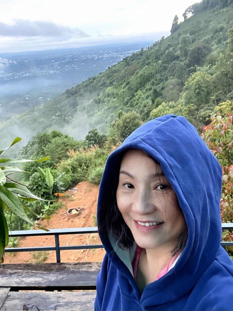Sao Việt 24h: amp;#34;Mẹ chồngamp;#34; Phương Oanh khoe đôi gò bồng đảo amp;#34;đốt mắtamp;#34; ở tuổi U50, trẻ đẹp không thua con gái sinh năm 1998 - 13