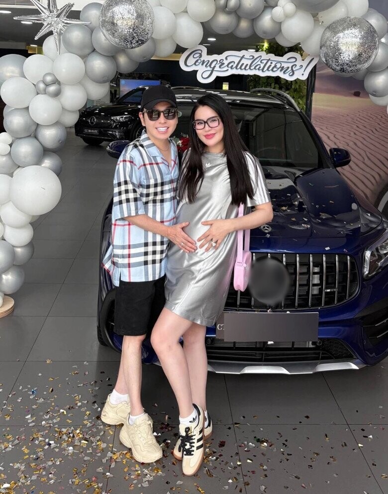 Vũ Luân hạnh phúc khi chuẩn bị có con đầu lòng, chi tiền tỷ để sắm sửa đồ tặng con.