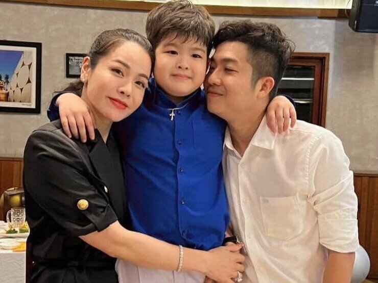 Nhật Kim Anh thường xuyên về thăm quý tử, giữ mối quan hệ tốt với chồng cũ.