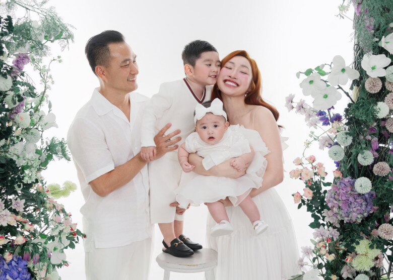 Sao Việt 24h: Nhật Kim Anh khiến cộng đồng mạng amp;#34;dụi mắtamp;#34; liên tục với màn trông con gái 5 tháng tuổi khác lạ - 9