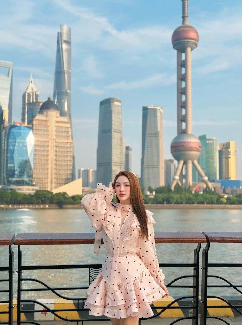 Sao Việt 24h: Phan Hiển amp;#34;than thởamp;#34; vì Khánh Thi đòi hỏi quá nhiều, mức lương amp;#34;đầu 4amp;#34; lo cho cả gia đình - 13