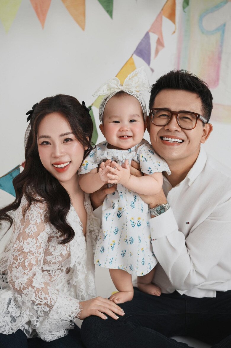 Sao Việt 24h: Phan Hiển amp;#34;than thởamp;#34; vì Khánh Thi đòi hỏi quá nhiều, mức lương amp;#34;đầu 4amp;#34; lo cho cả gia đình - 12
