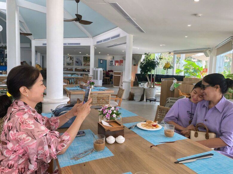 Lê Phương rất thân thiết với mẹ chồng.