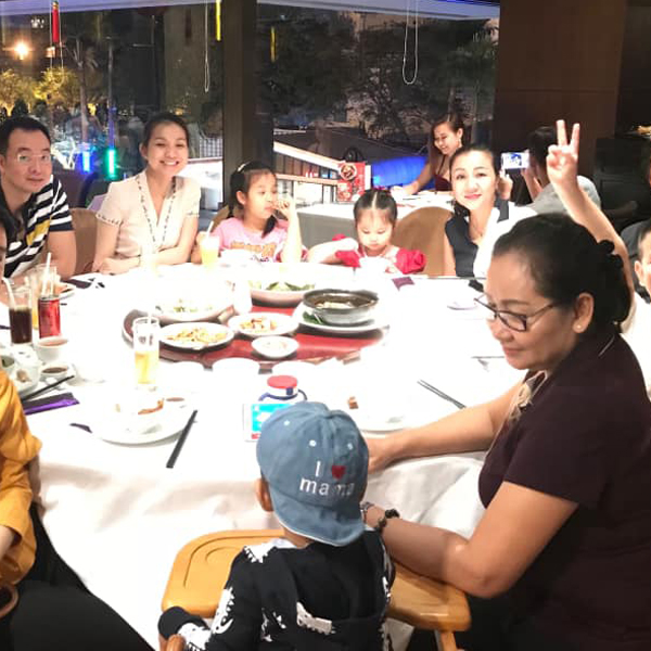 Thùy Lâm từng có thời gian khó khăn khi làm dâu nhưng cô được mẹ chồng quan tâm, động viên. 