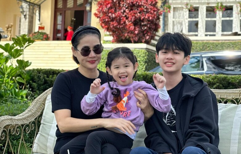 Thân Thúy Hà làm mẹ đơn thân của 2 con.