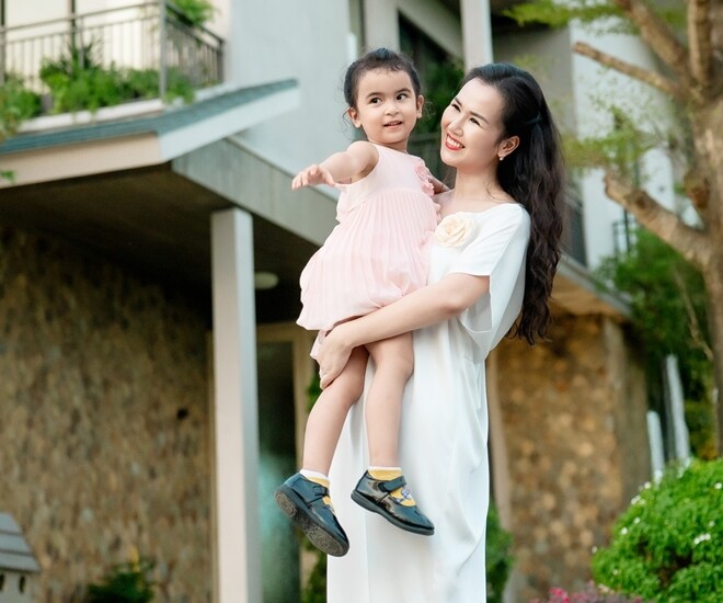 Võ Hạ Trâm và con gái Moon có chuyến đi chơi riêng.
