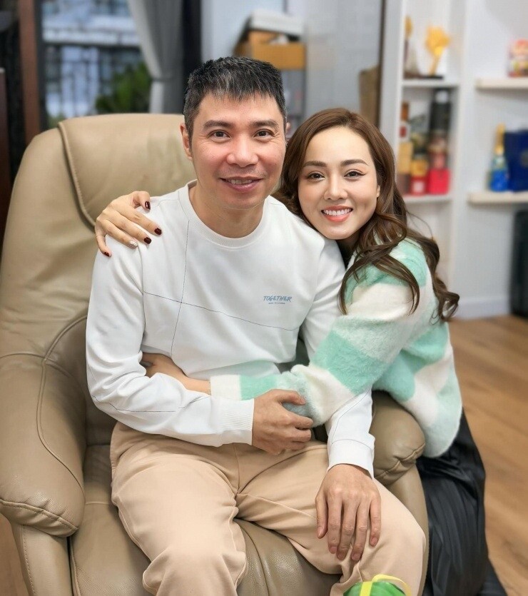 Ngọc Hà được khen là người vợ đảm, hết lòng vì chồng.