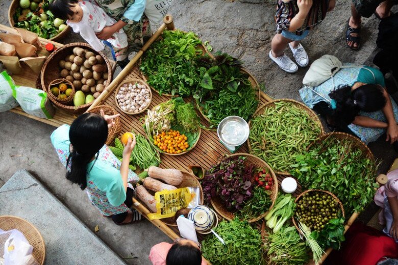Giữa lòng An Giang có khu chợ bán đủ thứ: Lúc nào cũng tắc đường vì chợ quá đông đúc - 2