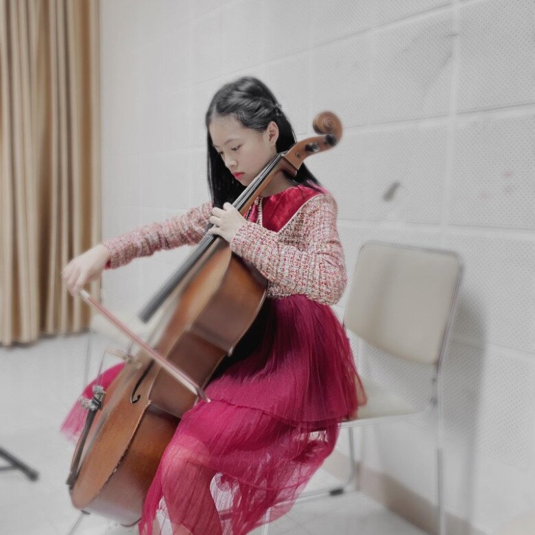 Minh Khánh theo đuổi bộ môn cello từ khi còn nhỏ.