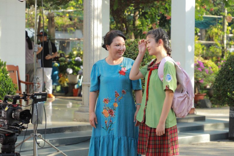 Bé My (Gia Hân) trong vai con gái của Phúc (Tim), cháu bà Hà (Như Quỳnh)
