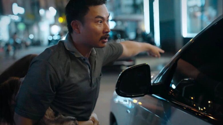 Duy Hưng đã hoàn toàn chinh phục khán giả bằng ánh mắt đầy oán hận, chất giọng run lên vì căm giận và đau đớn.
