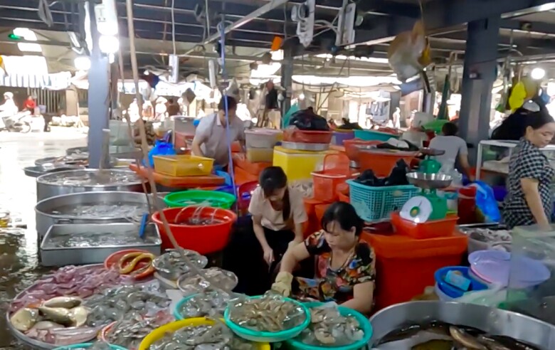 Giữa lòng An Giang có khu chợ bán đủ thứ: Lúc nào cũng tắc đường vì chợ quá đông đúc - 5