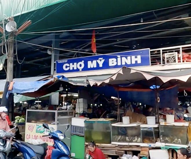 Giữa lòng An Giang có khu chợ bán đủ thứ: Lúc nào cũng tắc đường vì chợ quá đông đúc - 1