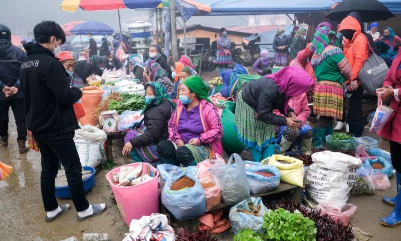 Chợ lạ giữa lòng Yên Bái, chỉ bán sản vật rừng núi độc đáo không nơi nào có, ai đến cũng mê không muốn về - 2