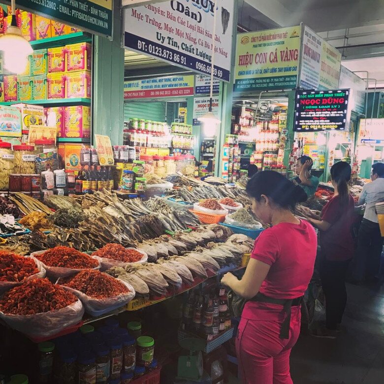 Khu chợ 300 tuổi giữa lòng Phan Thiết, bao nhiêu năm vẫn sầm uất bậc nhất thành phố bởi cái gì cũng có - 2