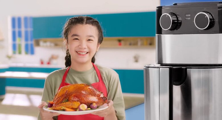 Cô bé Gia Hân xuất hiện trong quảng cáo của nhiều nhãn hàng lớn.