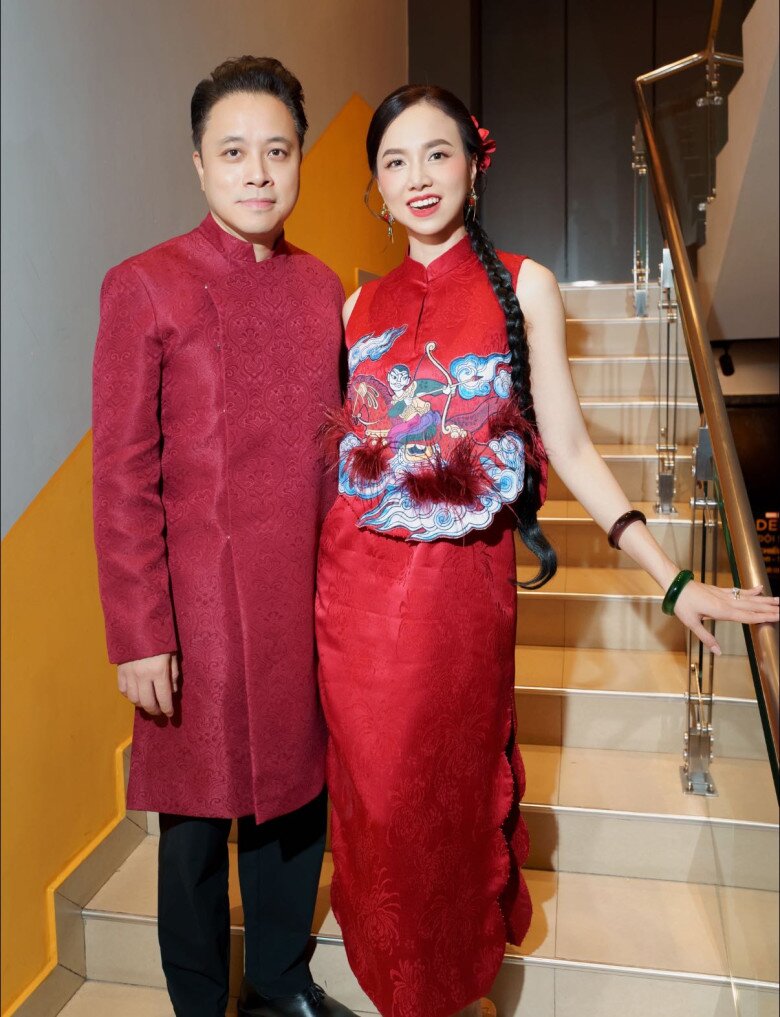 Bà xã Victor Vũ là người đầu tiên đọc kịch bản, xem phim, duyệt bài đăng cho chồng.