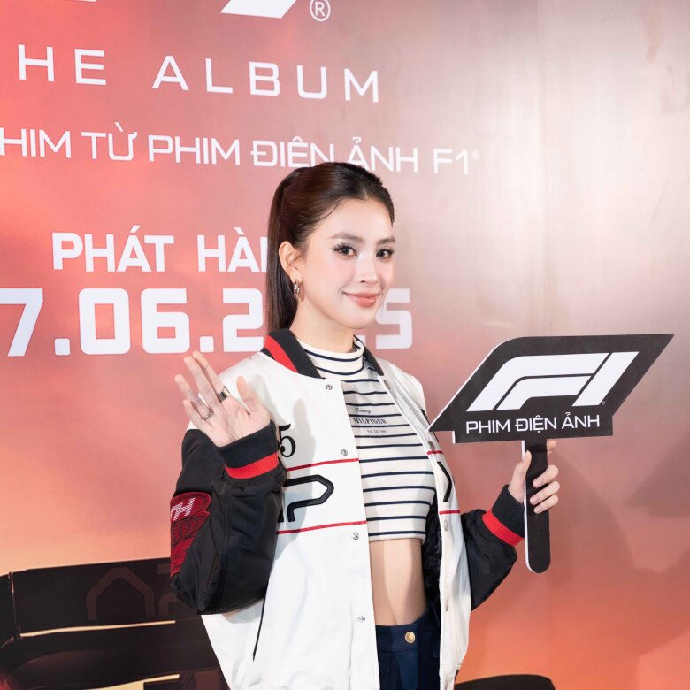 Hoa hậu Tiểu Vy rạng rỡ tại sự kiện