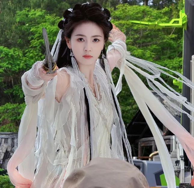 Lâm Giang Tiên: Bộ phim được đầu tư hơn 1.000 tỷ đồng nhưng kỹ xảo amp;#34;ba xuamp;#34;, trang phục như amp;#34;mực xé sợiamp;#34; - 7