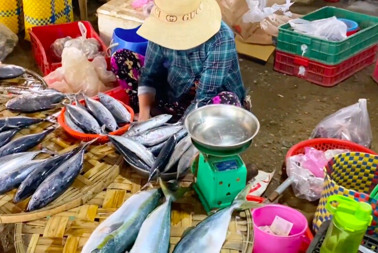 Mách bạn khu chợ ít người biết ở Phú Yên nhưng bán hải sản cực nhiều và siêu rẻ, đảm bảo đến là amp;#34;chết mêamp;#34; - 3