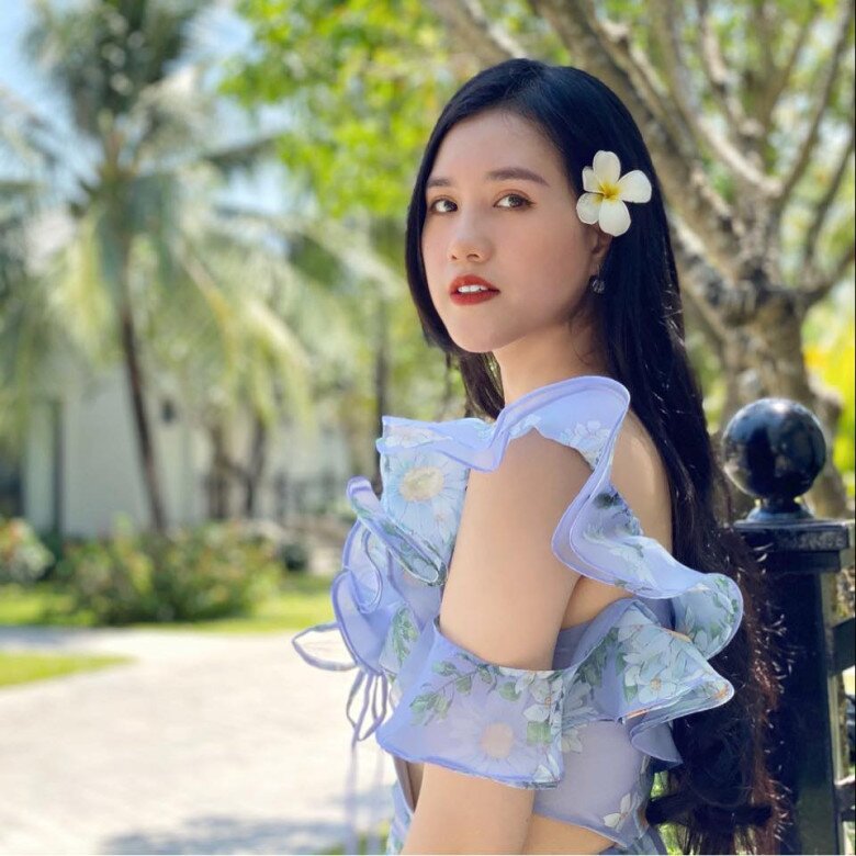 Đầu năm 2012, người đẹp chính thức lên xe hoa với đạo diễn Bùi Quốc Việt.
