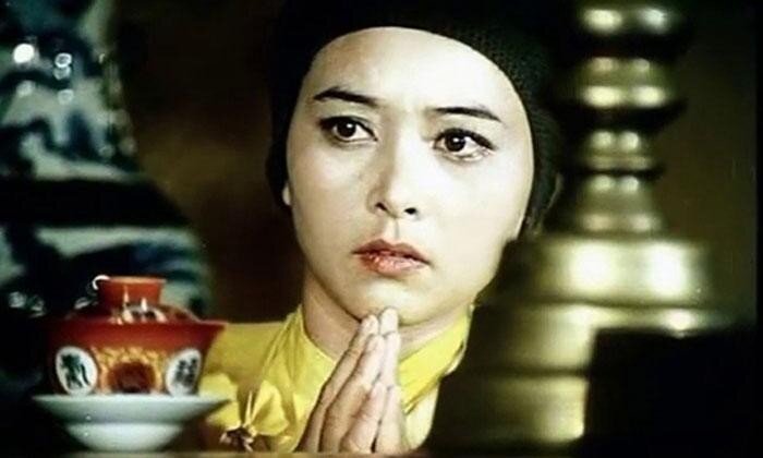 NSƯT Thanh Loan phải vào chùa 1 tuần để học tác phong của người xuất gia.