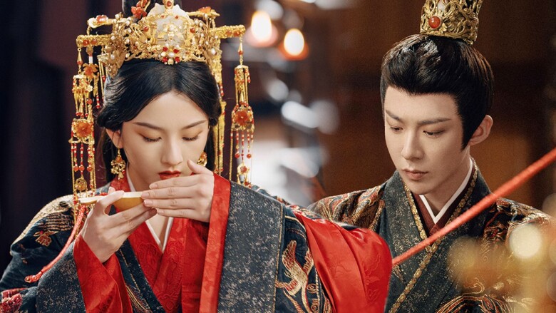 Tiểu Kiều (Tống Tổ Nhi) là con gái của gia tộc Kiều đang suy yếu, phải gánh vác trách nhiệm giữ gìn danh tiếng dòng họ bằng cách liên hôn với con trai nhà họ Ngụy.