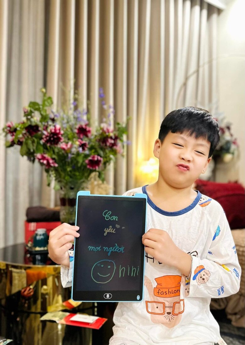 Nữ diễn viên tiết lộ con trai có rất nhiều câu chuyện tếu táo, nhưng với cô, đó là dấu hiệu chứng tỏ con đã lớn.