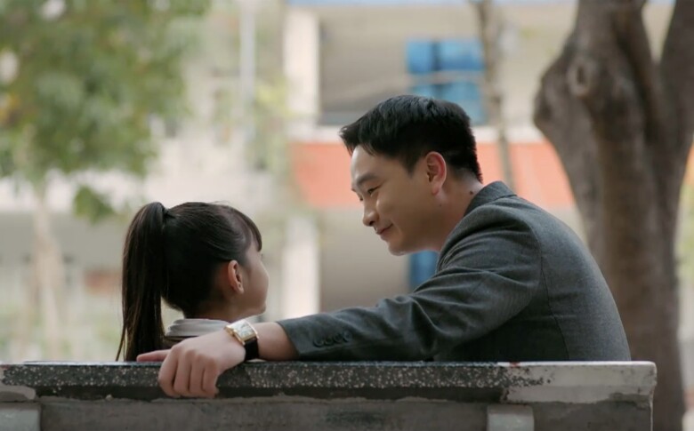 Dù vụng về, Tuấn là người bố vô cùng chu đáo, luôn dành tất cả những gì tốt đẹp nhất cho cô công chúa nhỏ.