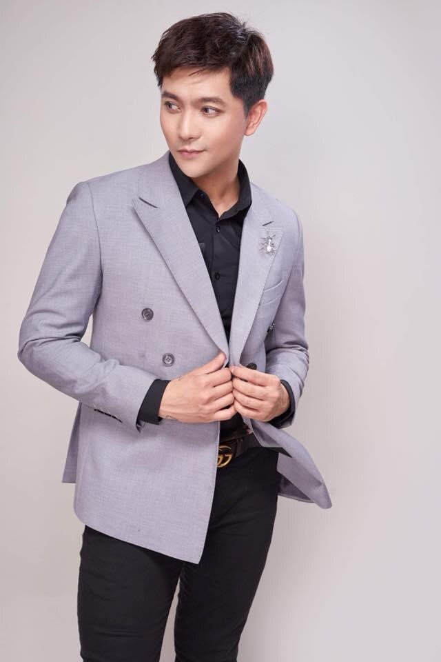 Tim nổi tiếng qua loạt hit một thời như Một vòng trái đất, Chong chóng tình yêu, Hoàng tử và công chúa,...