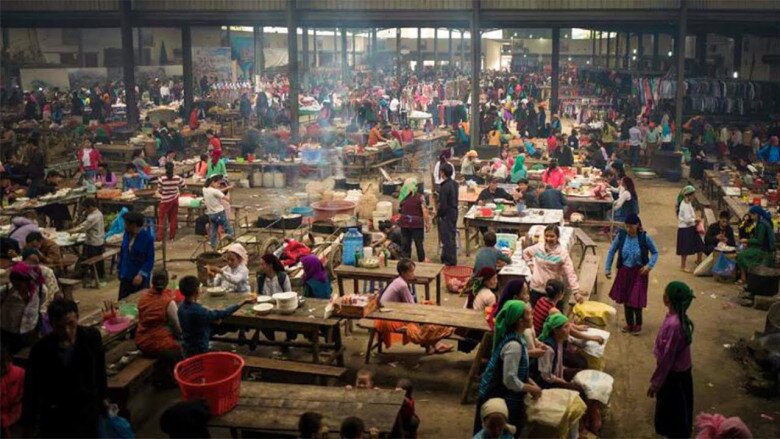Về Hà Giang đi chợ phiên lớn nhất vùng, lúc nào cũng sầm uất đông vui vì là niềm tự hào của người vùng cao - 4