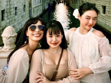Thúy Hạnh đưa hai con du ngoạn Venice, đẹp nổi bật trời Tây