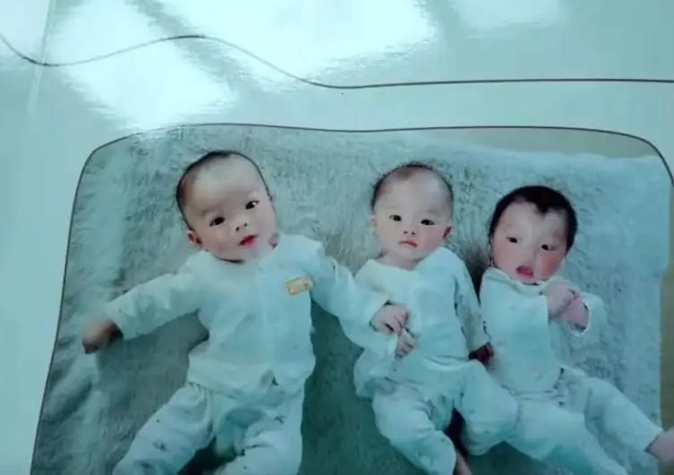 3 đứa con sinh ba của vợ chồng cô Shi.