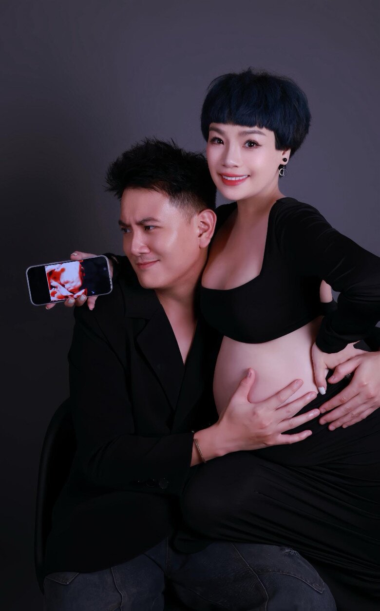 Cô giáo thanh nhạc trẻ đẹp của Hoàng Yến Chibi run rẩy vì hạnh phúc khi mang thai lần 2 sau 18 năm - 2