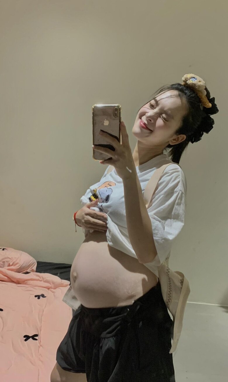 Quỳnh Lương sợ em bé sẽ bị hói đầu do trong thời gian mang thai cô không có dấu hiệu ho mọc tóc.
