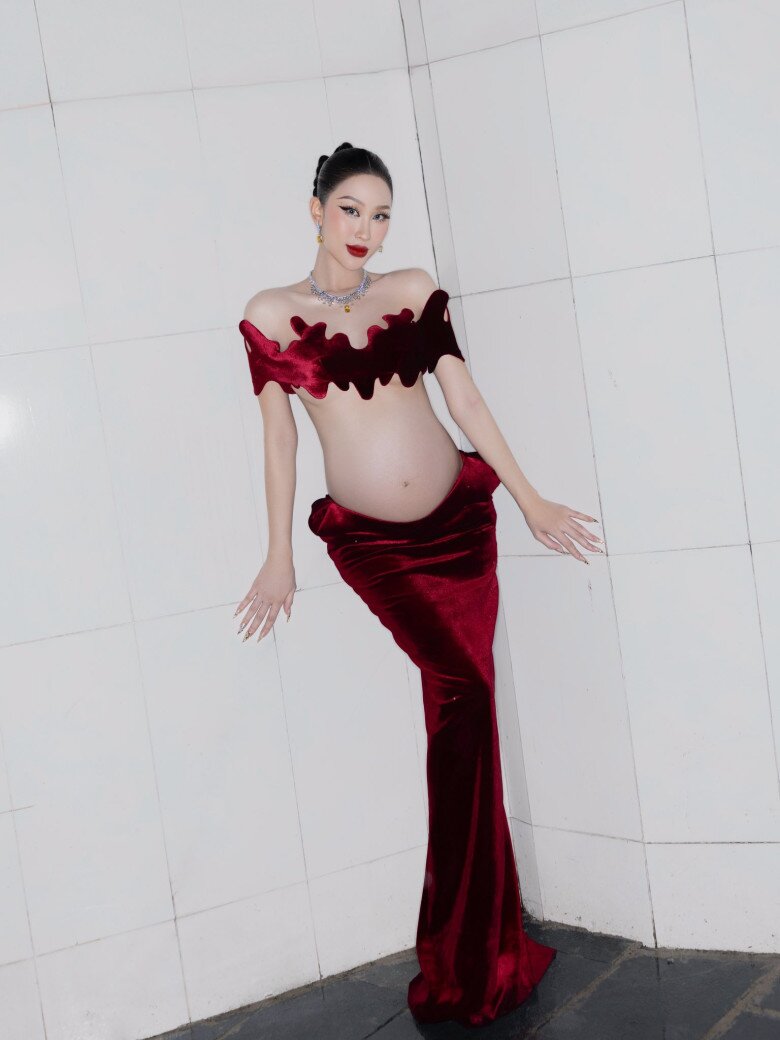 Người mẫu Việt gợi cảm khi đi sự kiện, dân tình không tin nổi cô đang mang bầu 8 tháng vì quá thon gọn - 3