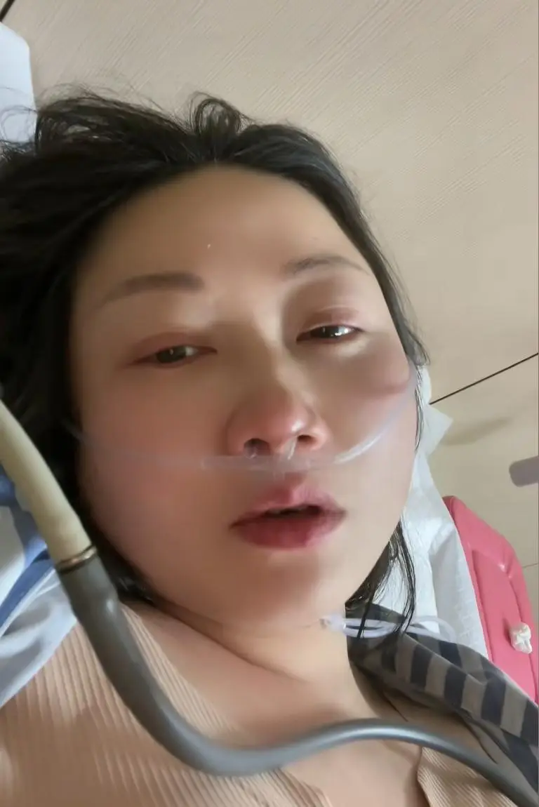 Lisa chia sẻ trên giường bệnh, rằng con của cô đã không qua khỏi.
