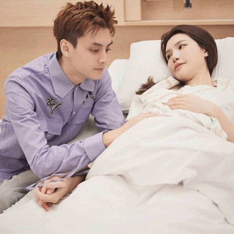 Lucie Nguyễn rạng rỡ hồi sinh con đầu lòng.